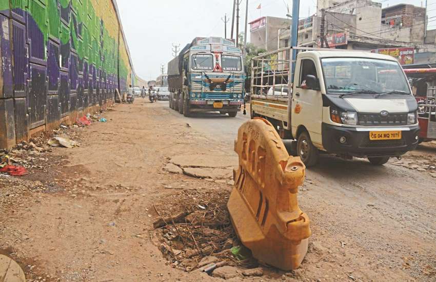 Big Issue: Rajdhani or Gaddhadhani, face the pits before entering the city