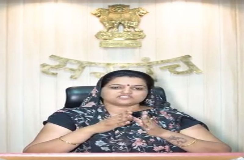 हॉकी वाली सरपंच ने खुद ही वायरल कर दिए फोटो और वीडियो