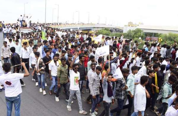 विश्व आदिवासी दिवस पर निकली वाहन रैली