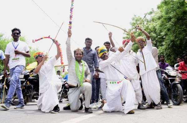 विश्व आदिवासी दिवस पर निकली वाहन रैली