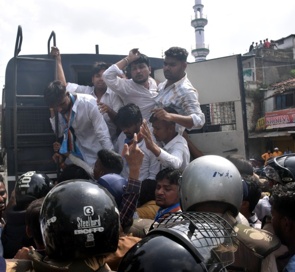 कॉग्रेस का घेराव  एन एस यू आई 