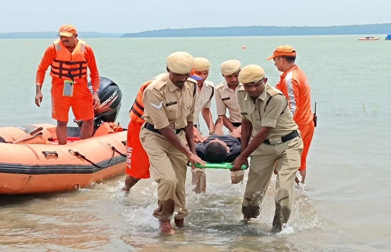 बाढ़ की स्थिति में कैसे बचाएंगे अपनी जान ? NDRF की टीम ने सिखाए तरीके, आप भी जानें जरुरी बातें