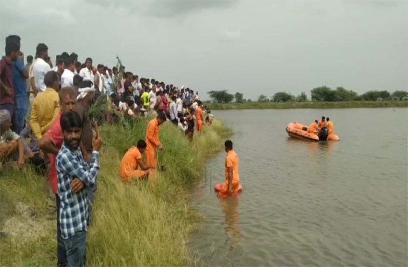 फार्म पॉण्ड में डूबने से दो जनों की मौत, पांच घंटे बाद शव निकाले, मृतक ताई व भतीजा