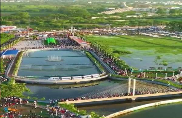 यहां दर्शकों के मनोरंजन के लिए आर्टिफीसियल सुरंग भी है