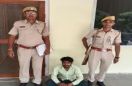 Karauli... प्लास्टिक के कट्टे में ले जा रहा था शराब, पुलिस ने पकड़ा