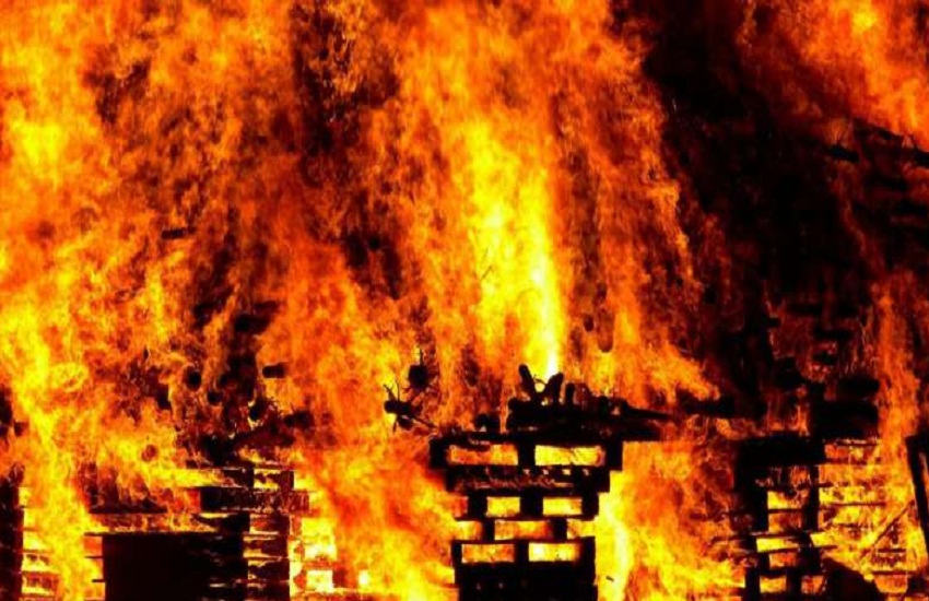 Accident in Mahasamund: Fire broke out in a tractor shop