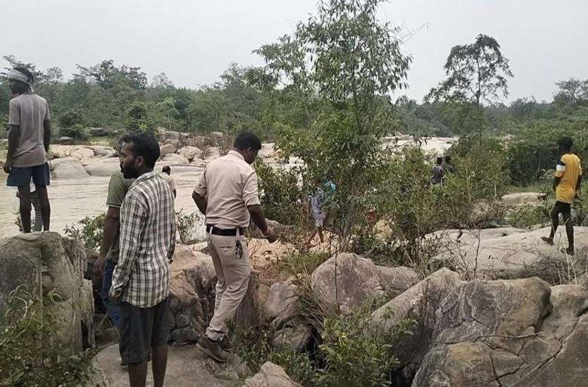 नाबालिग की मौत के बाद दोस्तों ने नदी में फेंक दी थी लाश, 5 दिन बाद पत्थरों के बीच फंसी मिली, था इकलौता चिराग