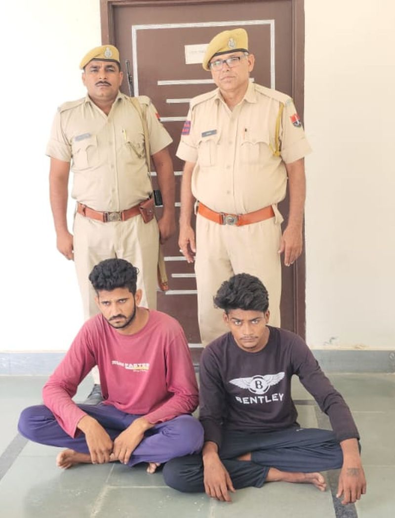 परिवार गया मकान के मुहूर्त में, खुद के घर से चोर चुरा ले गए नकदी-जेवर