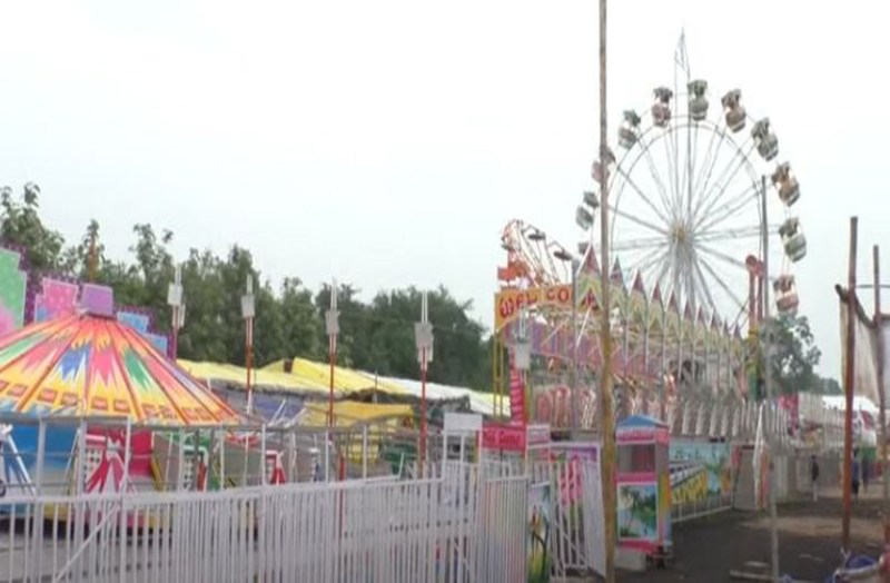 विवादों में घिर गया मीना बाजार, कोर्ट के आदेश के बाद पहुंचा अमला