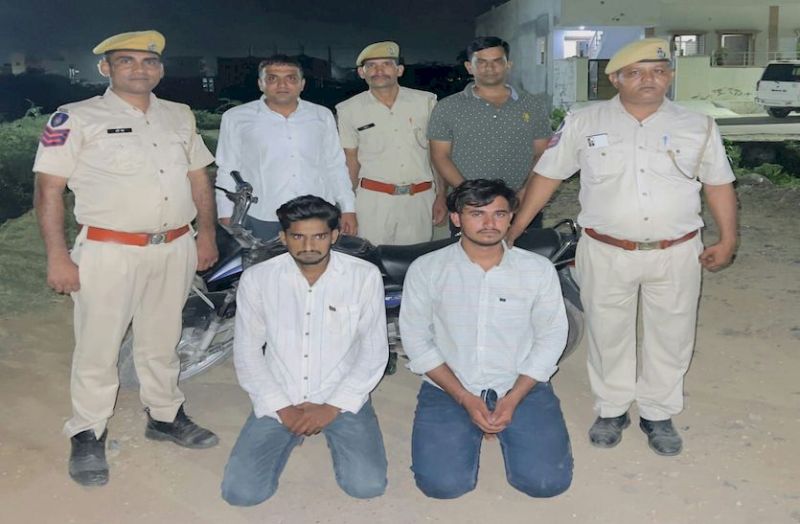 मोटरसाइकिल पर सप्लाई कर रहे थे एमडी ड्रग्स, तभी पहुंची पुलिस