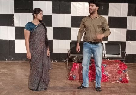 'रिहर्सल' में हास्य के जरिये दिखाया थियेटर निर्देशक का संघर्ष