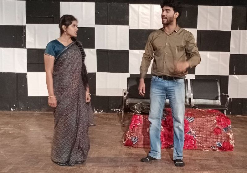'रिहर्सल' में हास्य के जरिये दिखाया थियेटर निर्देशक का संघर्ष