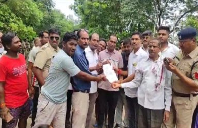 Protest against beer bar in Gangrel tourist area