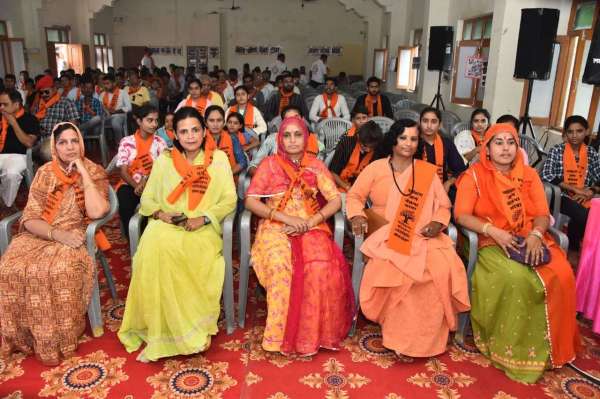 बाड़मेर. पर्यावरण जनचेतना यात्रा का शुभारंभ अवसर पर मौजूद लोग।