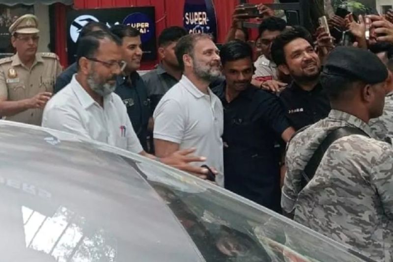 Rahul Gandhi reached Okhla met the people, tightened the nuts and bolt