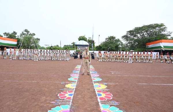 cm-bhupesh-baghel-hoisted-the-flag-saluted-the-tricolor-8432945