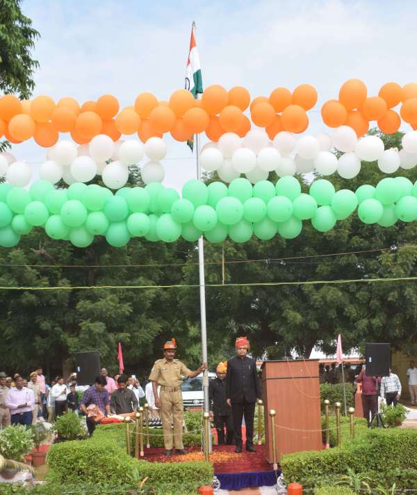  Tricolor hoisted proudly in the main function of Independence Day..... see photos