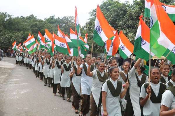 तिरंगे के रंग में रंगा राजकोट, 100 फीट लंबे झंडे ने किया आकर्षित