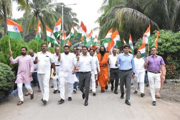 तिरंगे के रंग में रंगा राजकोट, 100 फीट लंबे झंडे ने किया आकर्षित