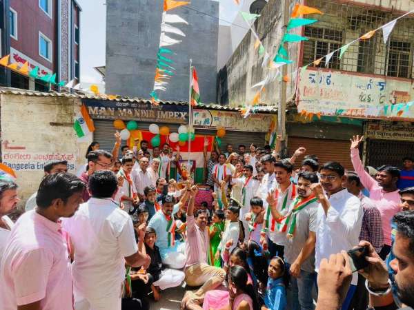 आजादी का पर्व मनाया 