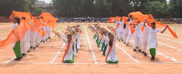  Tricolor hoisted proudly in the main function of Independence Day..... see photos