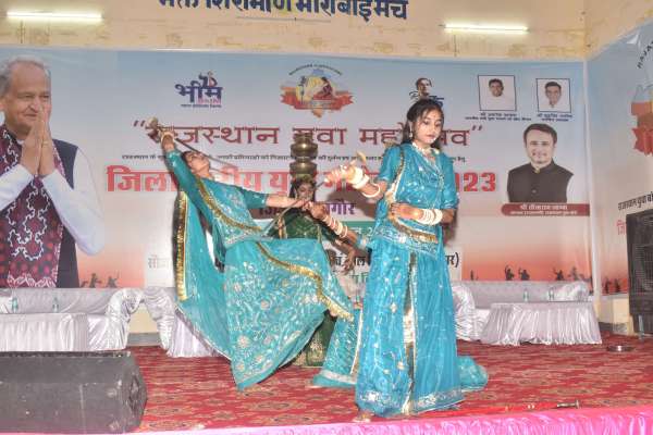 गांव ढाणी में छिपी प्रतिभाओं का मंच है युवा महोत्सव