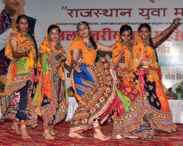 गांव ढाणी में छिपी प्रतिभाओं का मंच है युवा महोत्सव