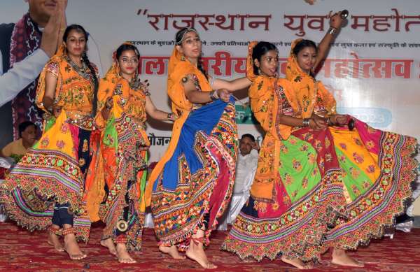 गांव ढाणी में छिपी प्रतिभाओं का मंच है युवा महोत्सव