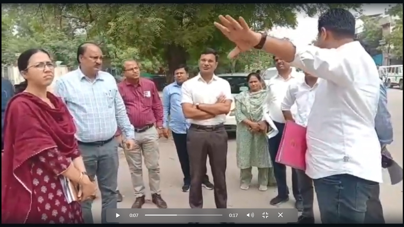 शहर की सडक़ों का हाल देखने फील्ड में निकले जिला कलक्टर