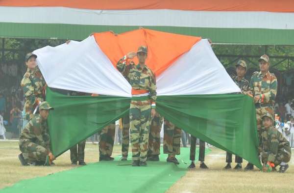 ऐ वतन-वतन मेरे आबाद रहे तू...देखिए तस्वीरें