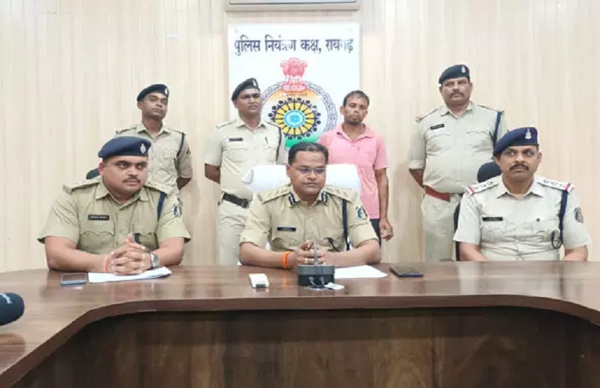 The dead body was thrown into well after killing girlfriend Raigarh