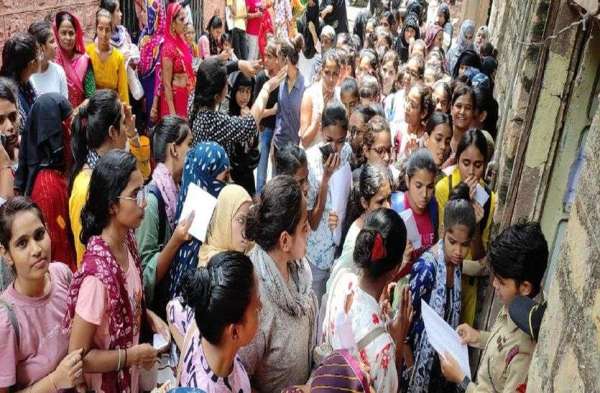 खूब बहाया पसीना, लेकिन नहीं मिला स्मार्ट फोन