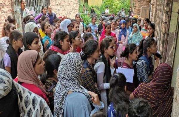 खूब बहाया पसीना, लेकिन नहीं मिला स्मार्ट फोन