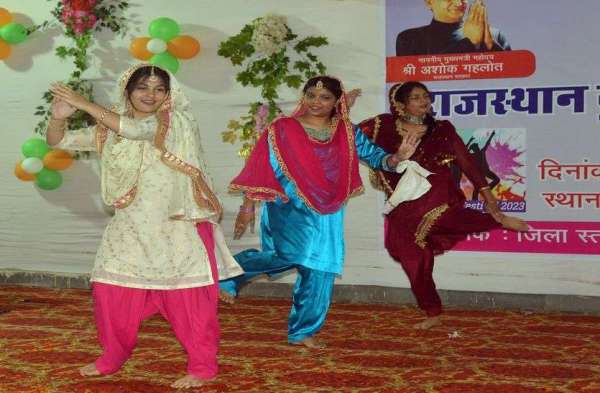 युवा महोत्सव में दिखा  संस्कृतियों का समावेश 