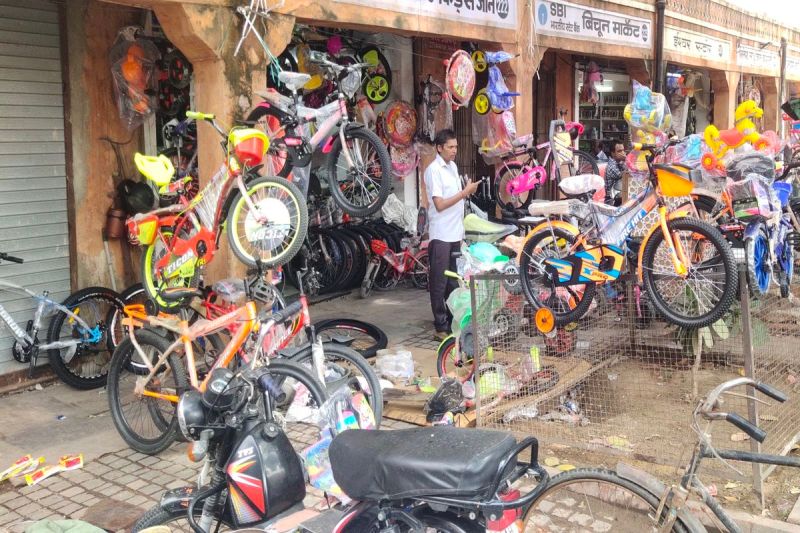 साइकिल व आयुर्वेद दवा का सबसे बड़ा बाजार, प्रदेशभर से आते खरीददार