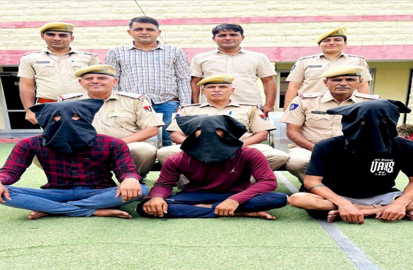 दुकानदार से लूट का खुलासा, तीन गिरफ्तार