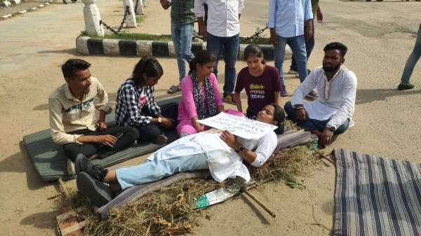 Students in Rajasthan University sit on dharna demanding elections