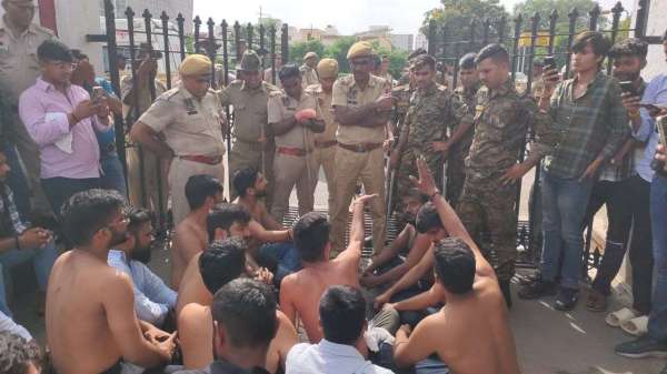 Students in Rajasthan University sit on dharna demanding elections