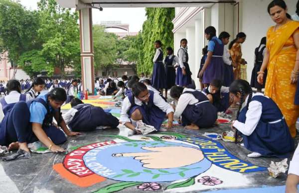 रायपुर। राजधानी के जेआर दानी शासकीय उत्कृष्ट हिन्दी कन्या विद्यालय में चुनावी पाठशाला का आयोजन किया गया था।