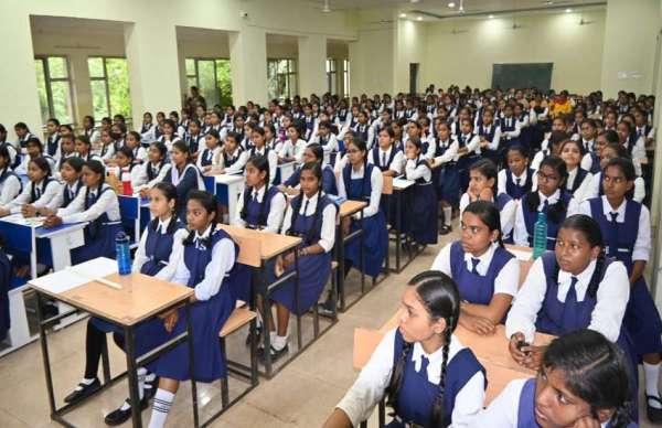 पाठशाला के अतंर्गत छात्राओं ने कई रंगोली का निर्माण भी किया। 