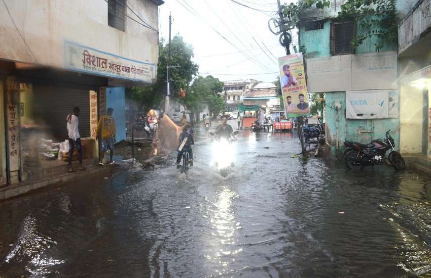 रायपुर के गुढ़ियारी इलाके में भरा पानी 