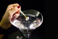 world_most_expensive_cocktail_diamonds_are_forever_martini_served_in_japan.png