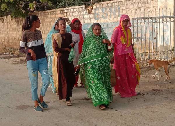  मंदिरों में रही चहल-पहल