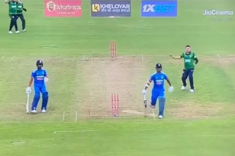 ind-vs-ire-1st-t20-yashasvi-jaiswal-and-ruturaj-gaikwad-ended-up-at-non-striker-end-in-amazing-incident.jpg