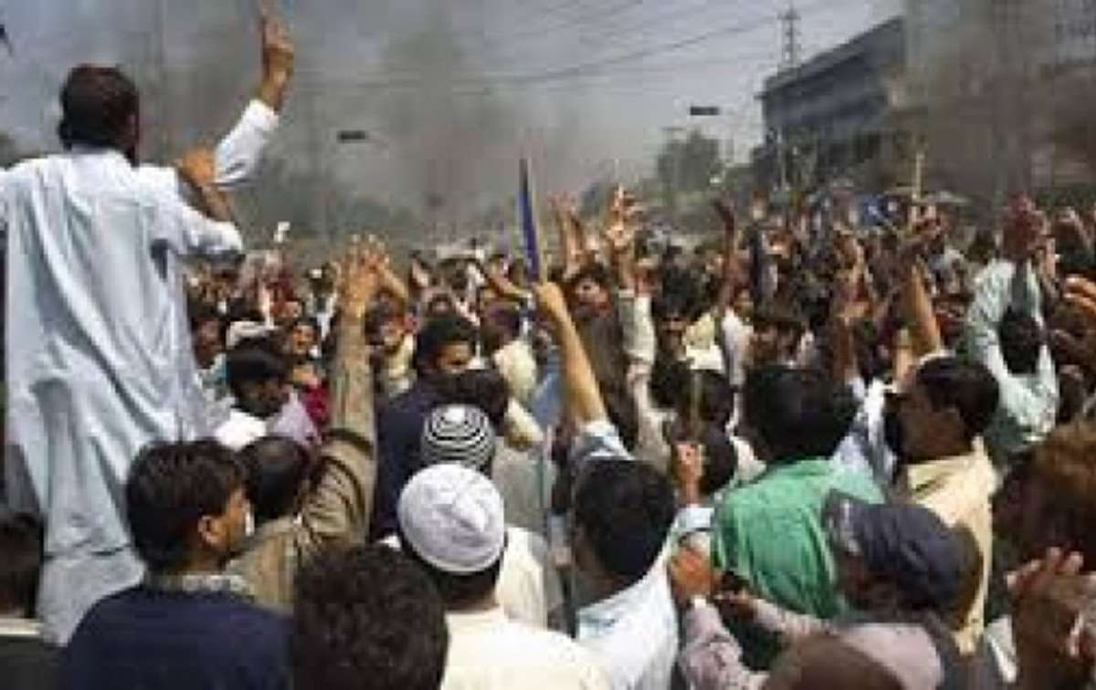 protest_against_pakistan_army.jpg