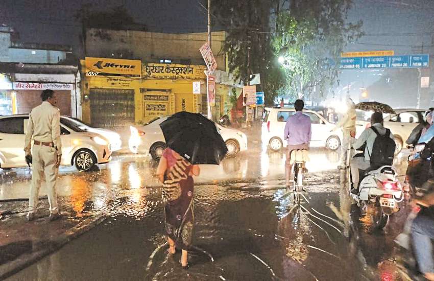 Weather Update: : Heavy rains in Raipur causing jam at many places