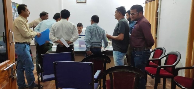 नपा सीएमओ ने ली कर्मचारियों की बैठक