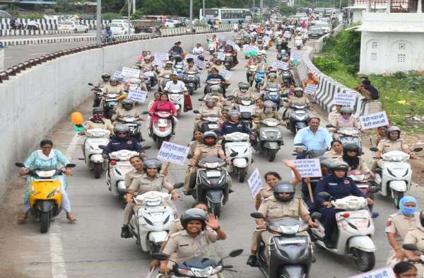 ऑपरेशन गरिमा के समापन पर निकाली महिला सुरक्षा सखी वाहन रैली