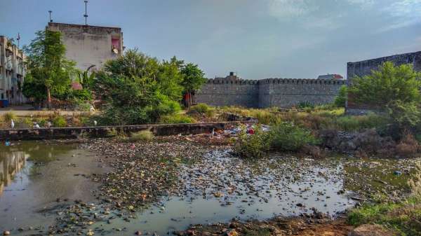 gajsinghpura full of waste