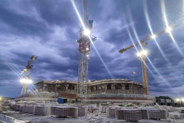 राम जन्मभूमि परिसर में चल रहे भव्य मंदिर निर्माण